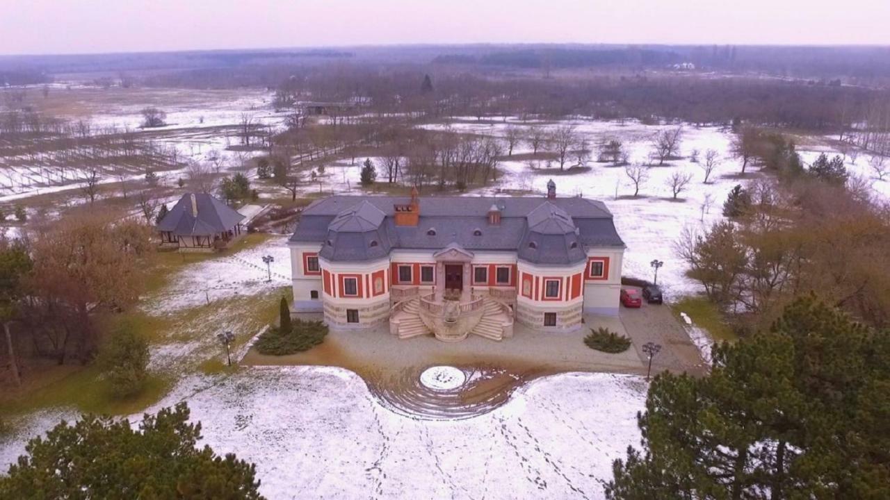 Voeroes Kastely Kunbaracs Exterior foto