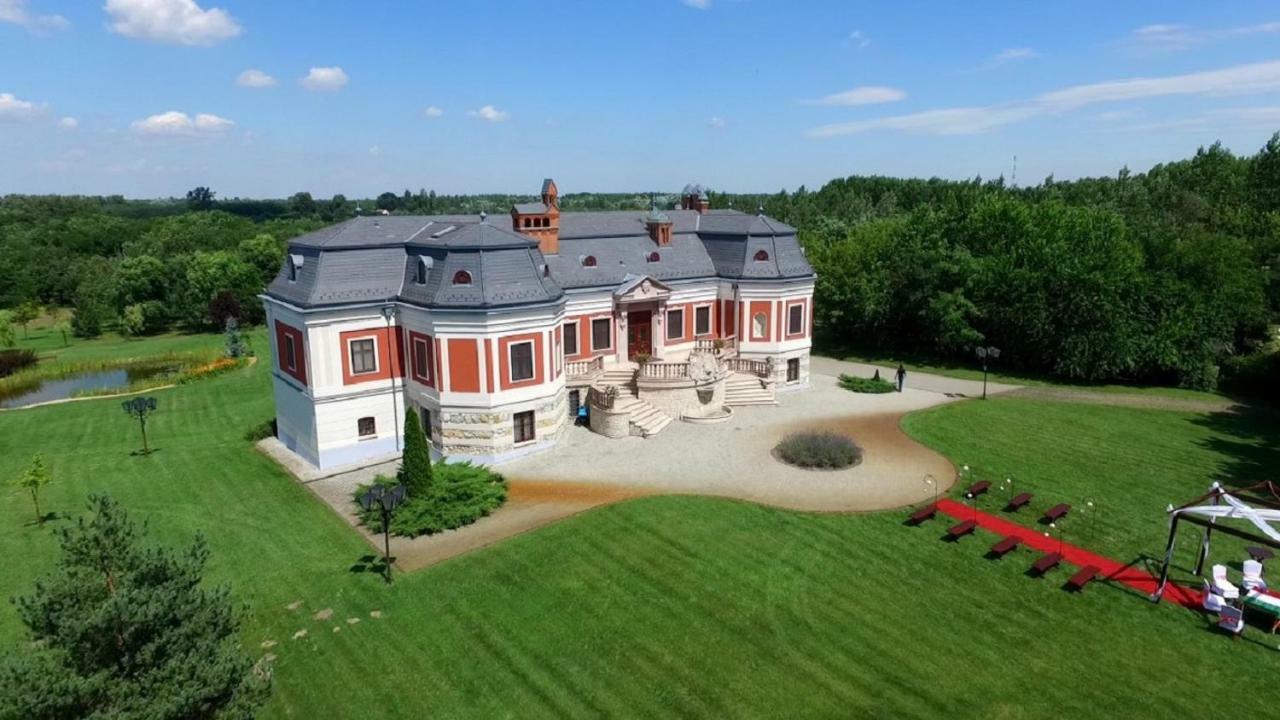 Voeroes Kastely Kunbaracs Exterior foto